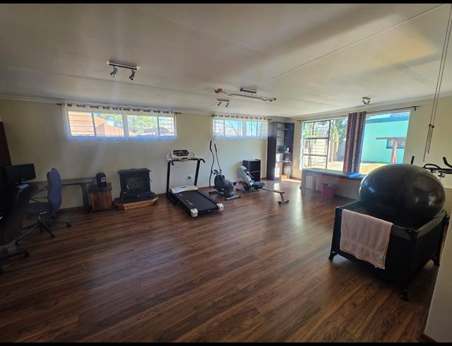 4 BEDROOM HOUSE FOR SALE IN LINDEQUESDRIF